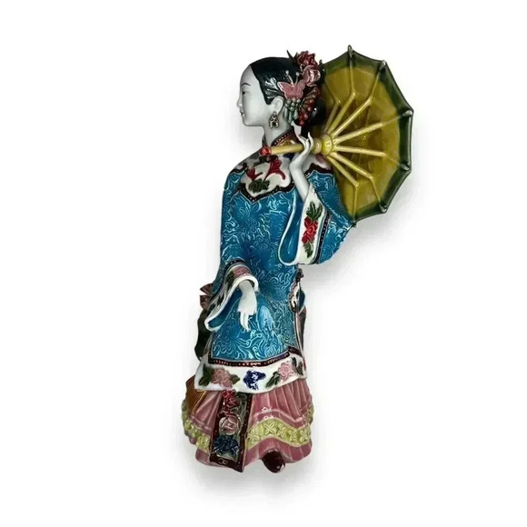 VTG 10" Chinese Porcelain ShiWan Belle Lady Sitting Holding A Parasol Figurine - Picture 4 of 10